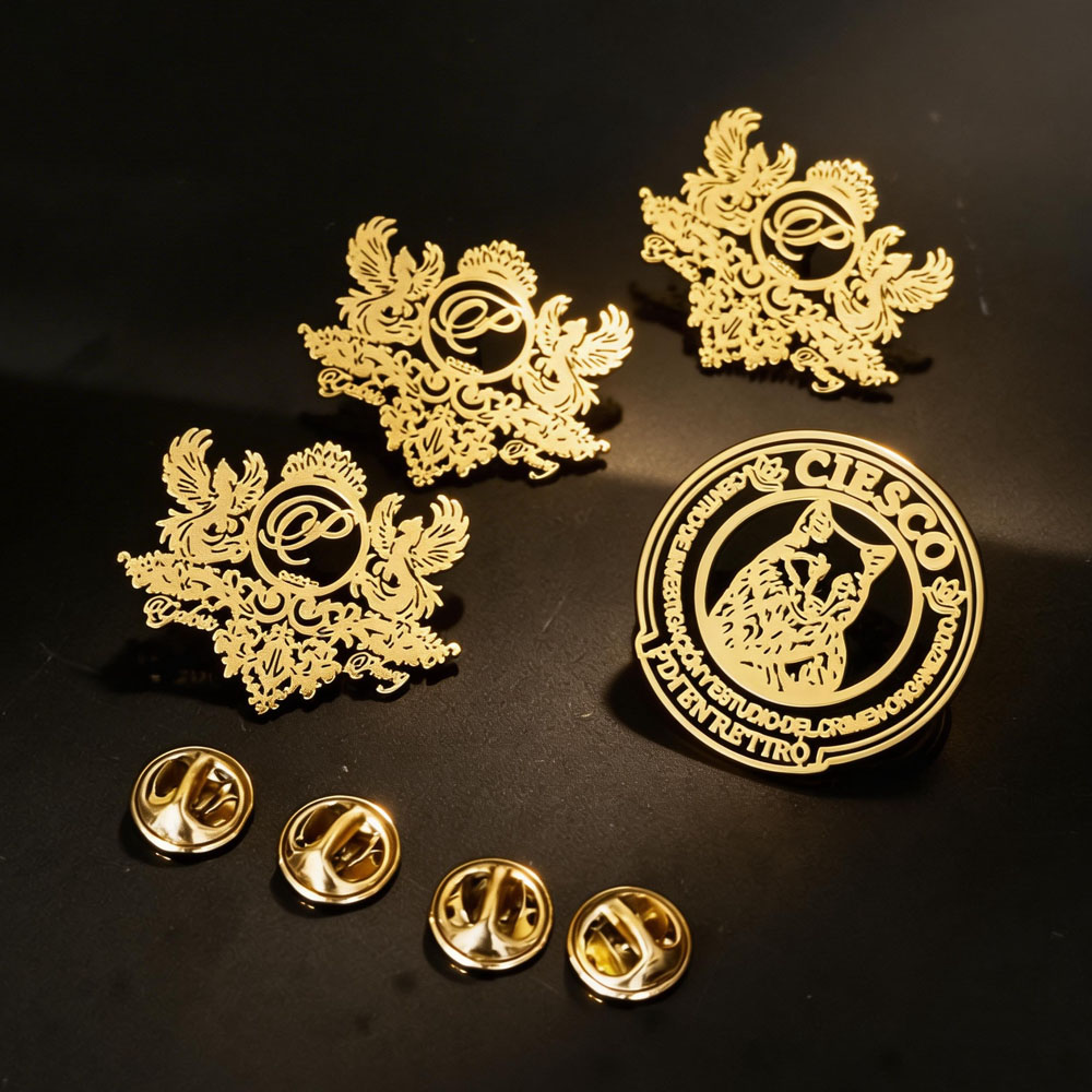 Vintage Fashion Brand Names - Personalisierte Firmenlogo-Malerei-Brosche aus Edelstahl, Markenlogo-Anstecknadeln für