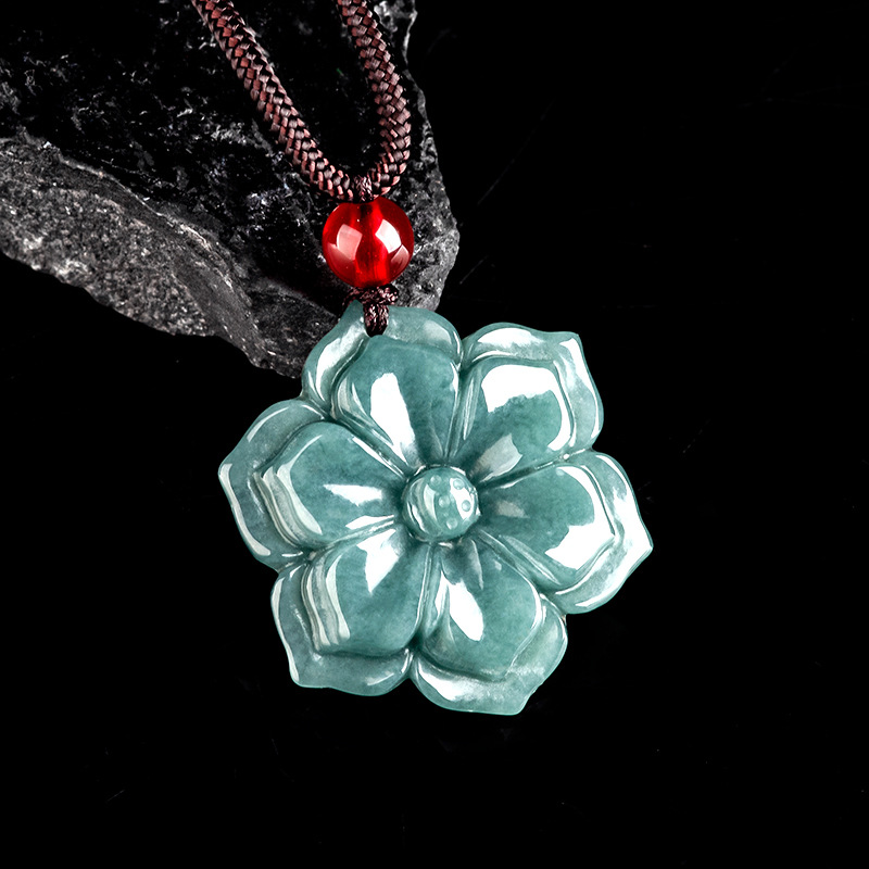 Burmesische Jadeit-Blumenanhän – Vintage Fashion Accessories Bewertung und Preis