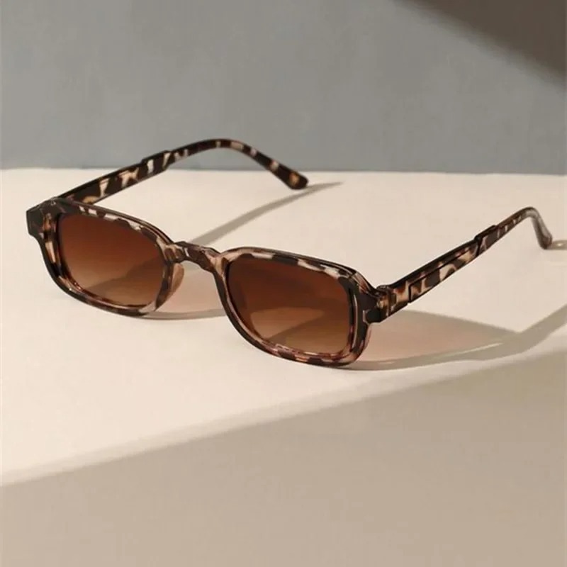 Luxuriöse Rechteckige Sonnenbr – Vintage Fashion Brands Bewertung und Preis