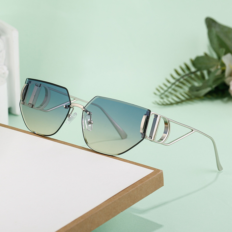 Frauen Sonnenbrille Metall Aus – Vintage Fashion Brand Names Bewertung und Preis